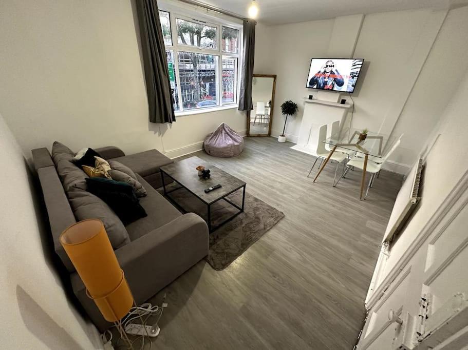 Spectacular 2 Bedroom On Tower Bridge Лондон Экстерьер фото