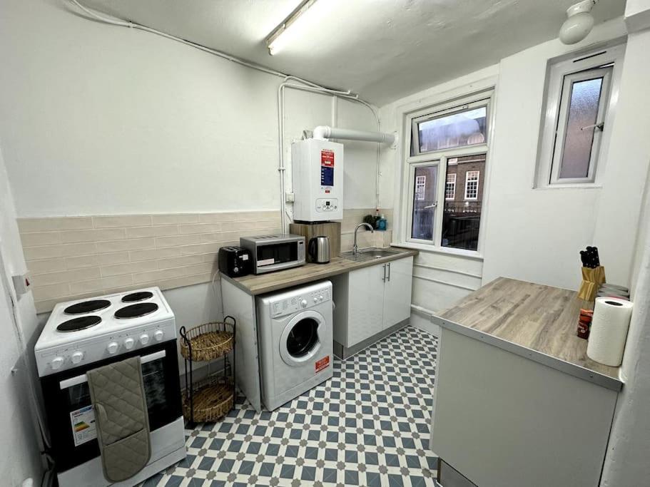 Spectacular 2 Bedroom On Tower Bridge Лондон Экстерьер фото