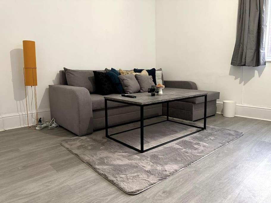 Spectacular 2 Bedroom On Tower Bridge Лондон Экстерьер фото
