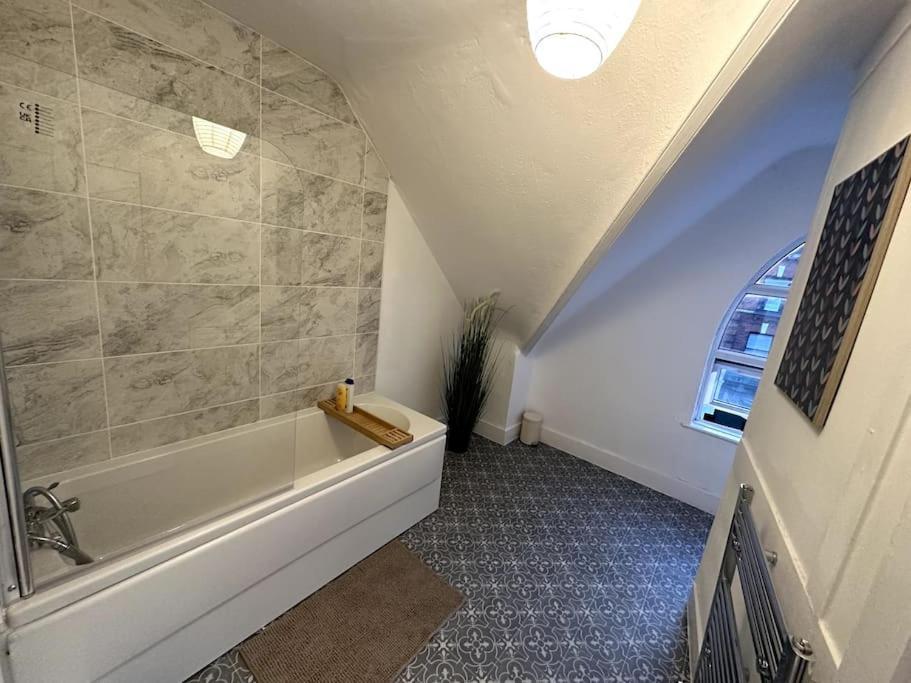 Spectacular 2 Bedroom On Tower Bridge Лондон Экстерьер фото